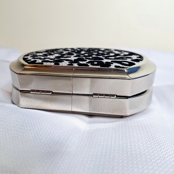 NWT Dmargeaux Brand " The Python in a Clutch. Platinum clutch bag. - Picture 5 of 7